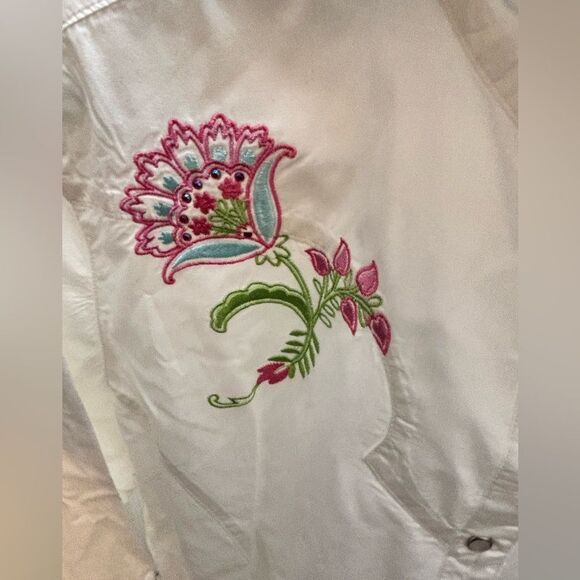 White Embroidered Women Wrangler Shirt - Picture 3 of 4
